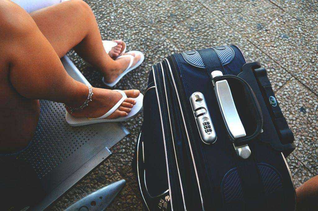 jaka walizka podróżna na podróż solo dla kobiety