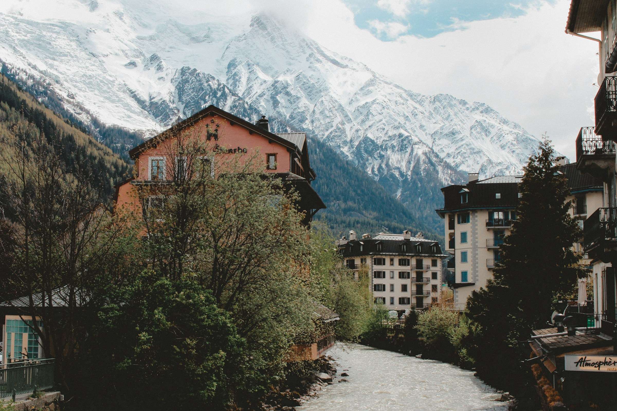 Chamonix-Mont-Blanc Francja chłód gór w sercu lata | Drava - Dystrybutor produktów Peli Chamonix-Mont-Blanc Francja chłód gór w sercu lata