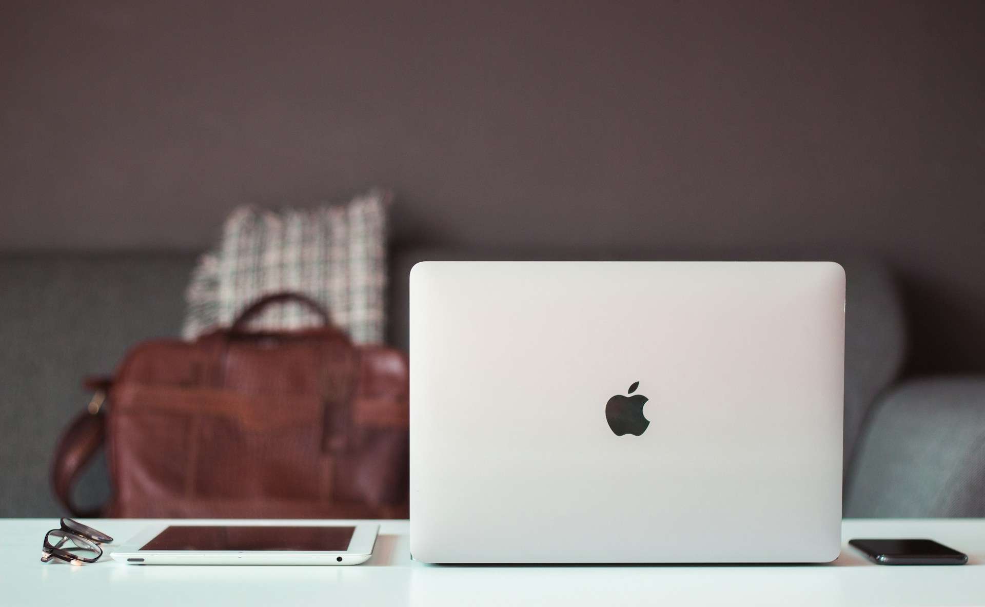 walizka do samolotu z kieszenią na MacBook